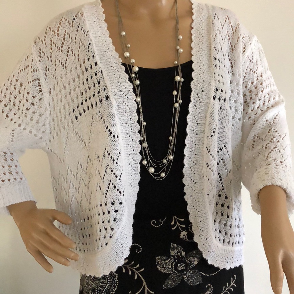 SWEET KIZZ White Lace open Bolo Cardigan. Perfect for final accent in Lace.